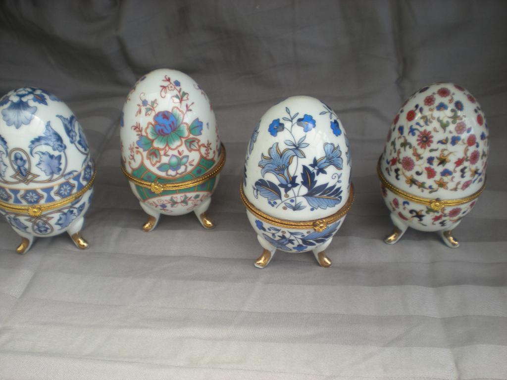 4 porseleinen eieren, Antiek en Kunst, Ophalen