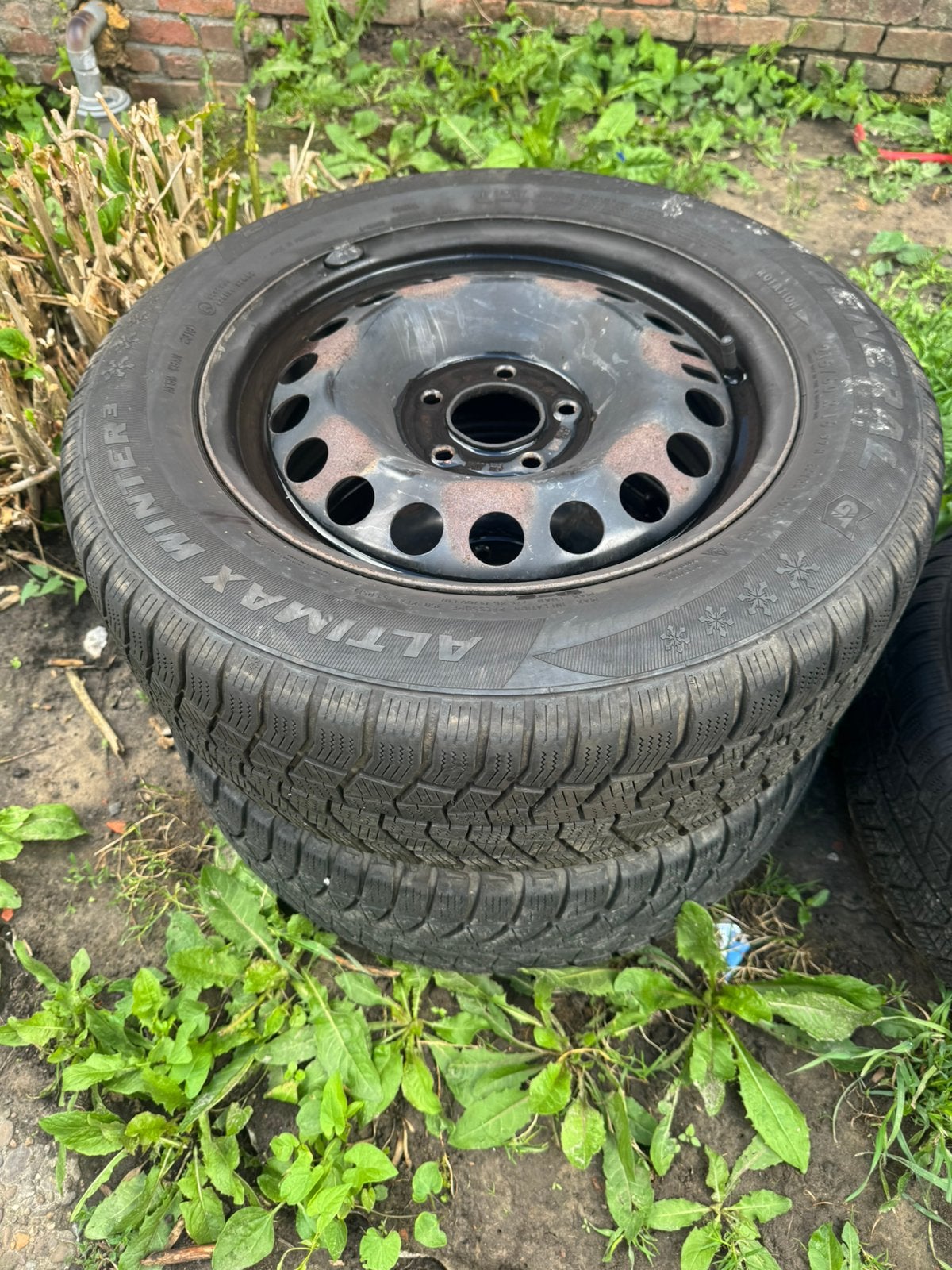 À vendre : 4 pneus d'hiver sur jantes en acier + enjoliveurs, Autos : Divers, Remorques Pièces, Comme neuf, Enlèvement