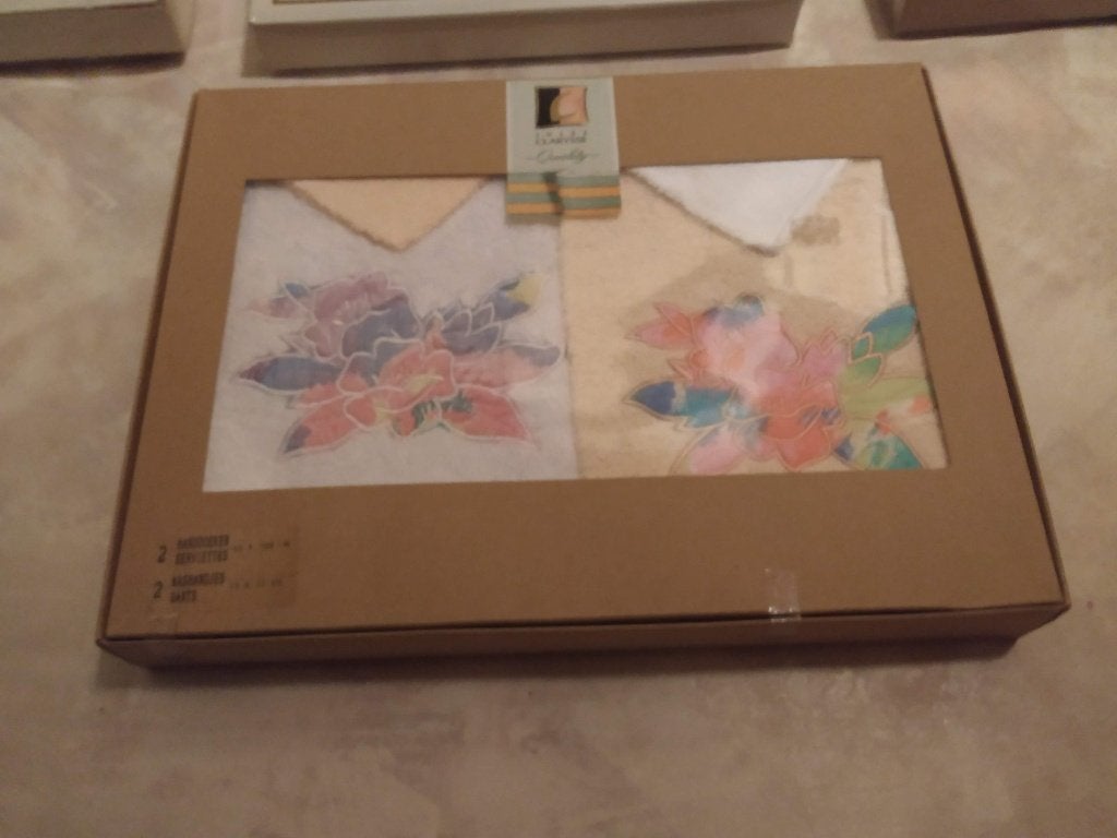 grote nieuwe cadeau doos met 2handdoeken en washandjes assor, Enlèvement ou Envoi, Neuf