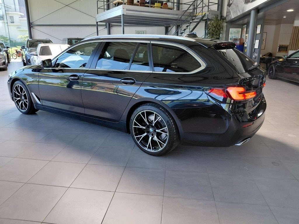 BMW 5 Serie 518 FACE LIFT. 33000KM. 1 EIG. SPORTZETELS. 19 I, Achterwielaandrijving, 4 cilinders, 136 pk, Leder