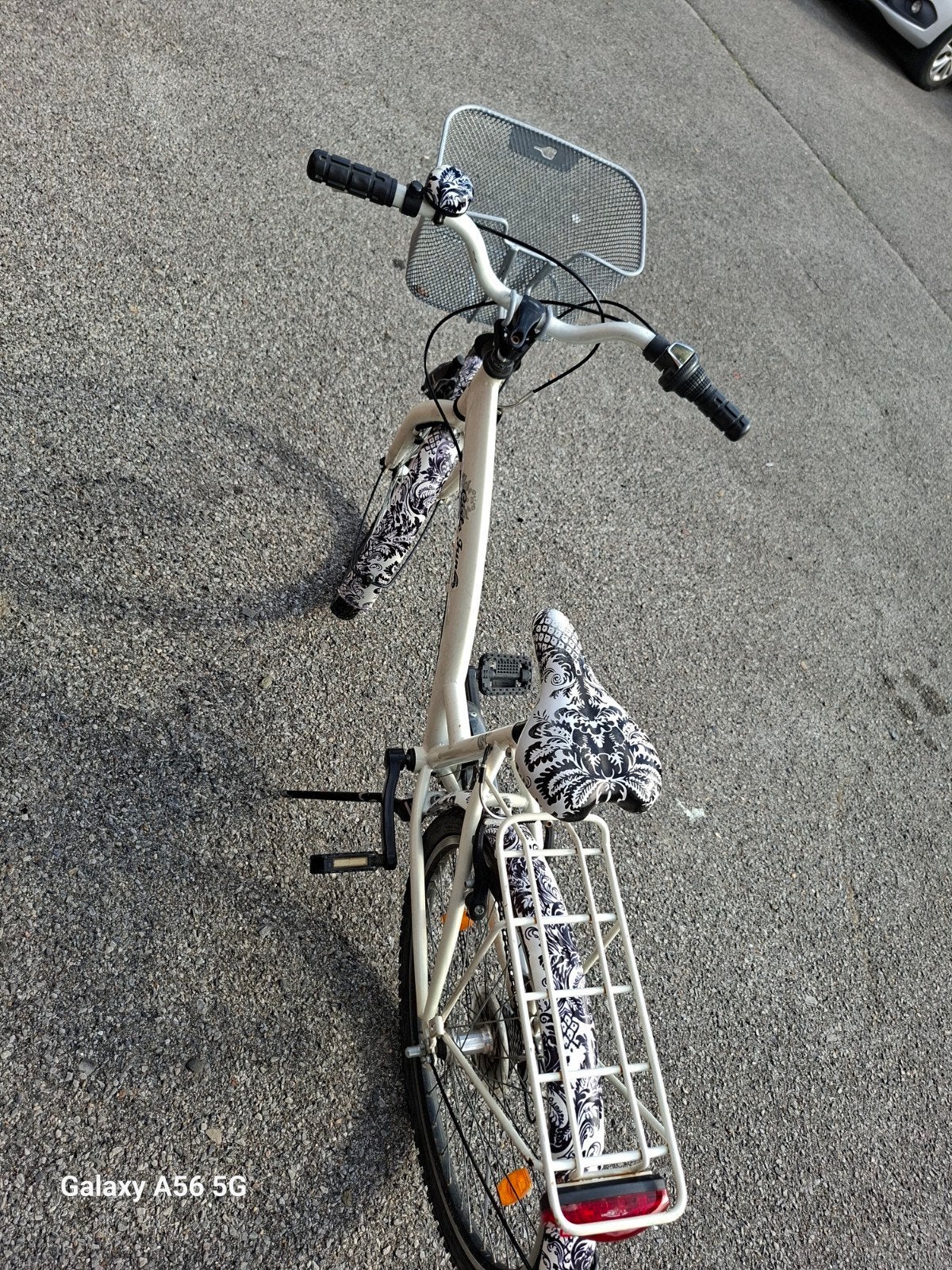 Meisjes fiets, Ophalen
