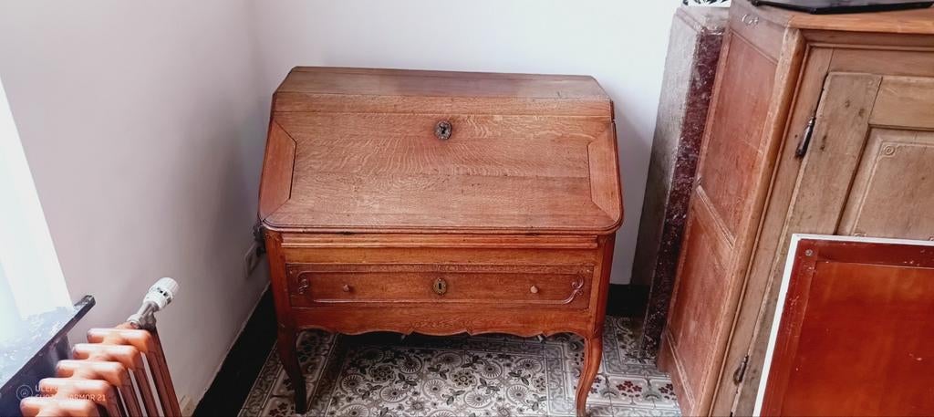 Ancien secrétaire à restaurer