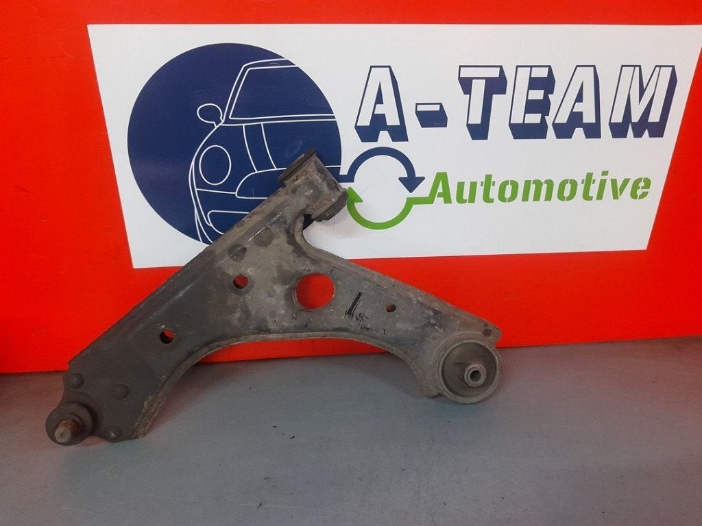 BRAS DE SUSPENSION AVANT GAUCHE (TRIANGLE) Opel Corsa D, Utilisé, Opel
