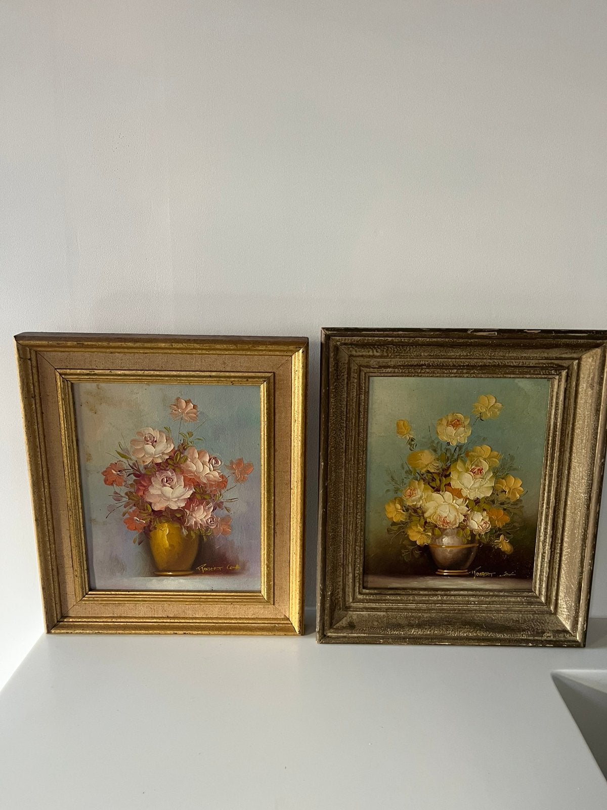 Paar schilderijen van Robert Cox, olieverf ofdoek boeketten, Ophalen of Verzenden, Bloemen, Doek