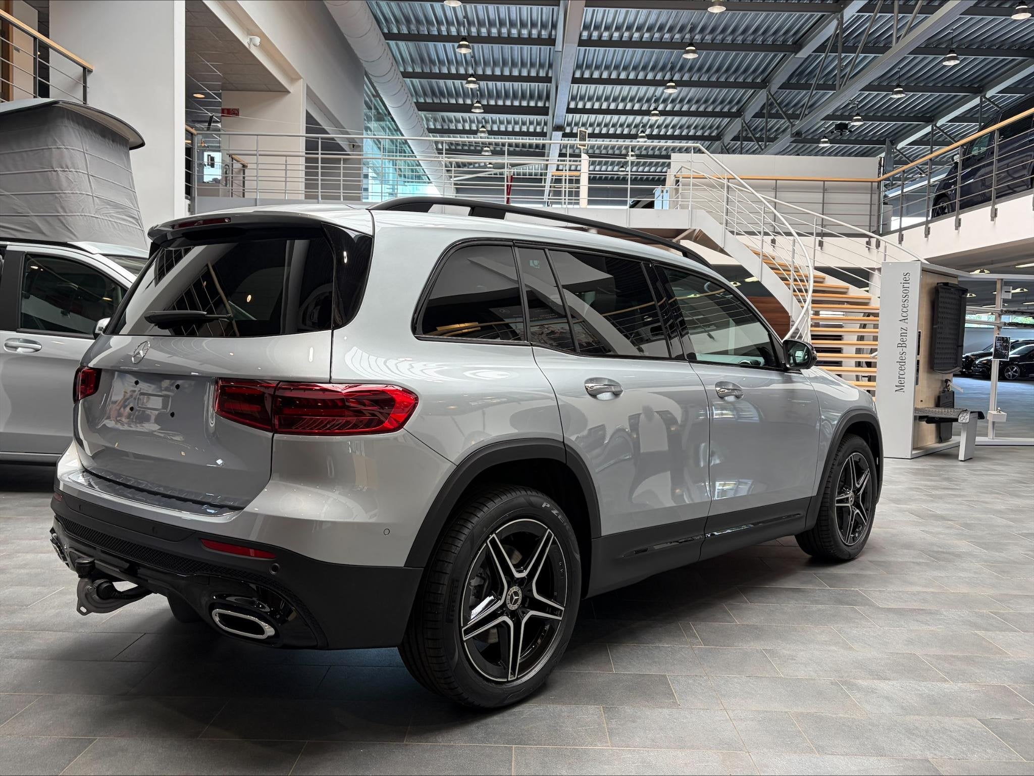 Mercedes-Benz GLB GLB 180 Star Edition Nieuwe wagen Dos 8271, Auto's, Stof, Zwart, 136 pk, Bedrijf