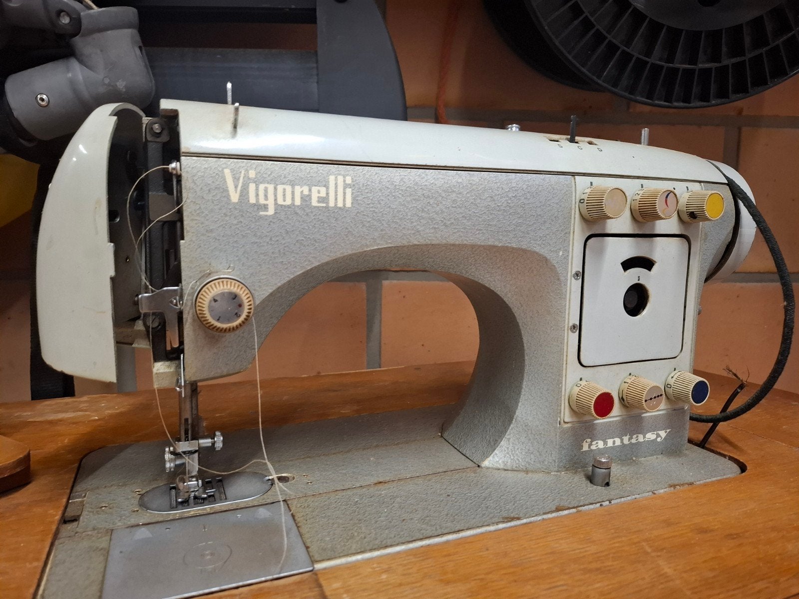 naaimachine vigorelli, Ophalen, Naaimachine