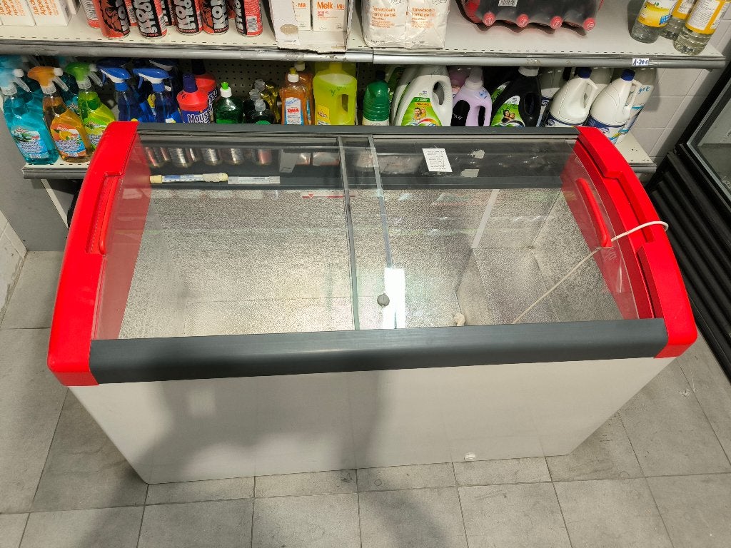 Grote ijsjesfrigo's, Ophalen