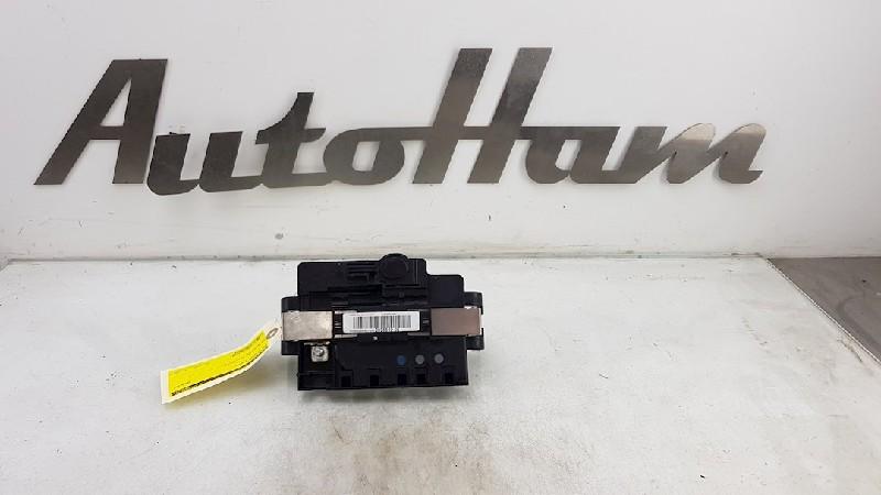 ZEKERINGKAST BMW 3 serie (E90) (12-2004/12-2011), Auto-onderdelen, Elektronica en Kabels, BMW, Gebruikt