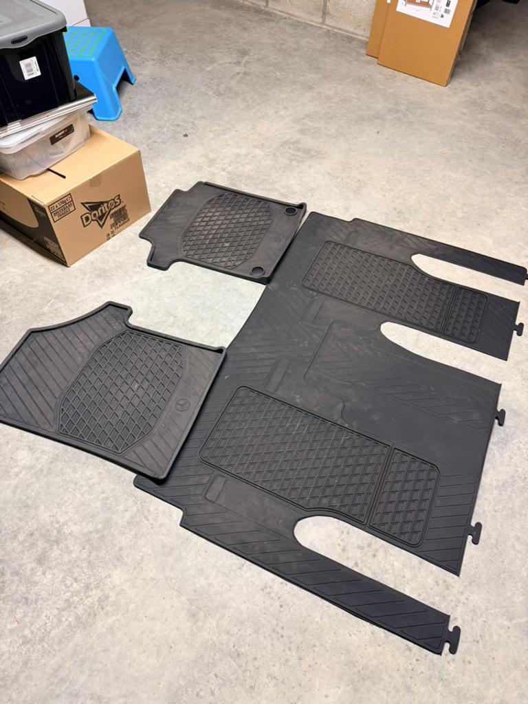 Mercedes V klasse nieuw model rubber matten, Enlèvement, Comme neuf