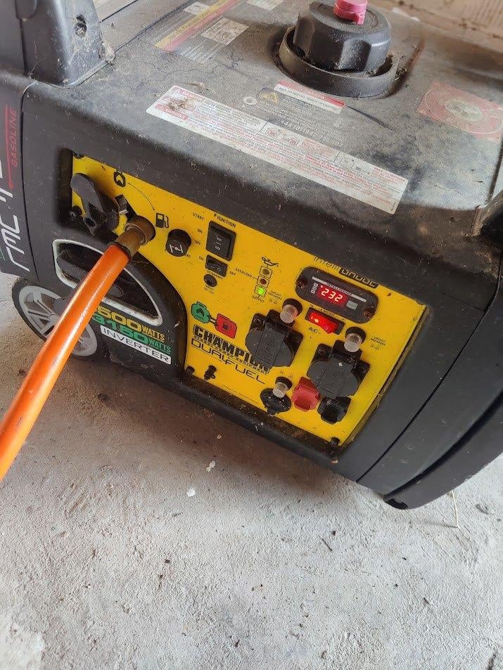 Te koop: Champion 3100W Inverter Generator Dual Fuel, Bricolage & Construction, Démarrage électrique, Utilisé, Autres types, Moins de 5 kVA