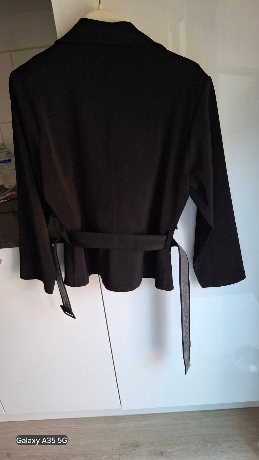 Jasje kort kleur zwart bolero model maat 38 nog nieuw., Kleding | Dames, Jasjes, Kostuums en Pakken, Ophalen of Verzenden
