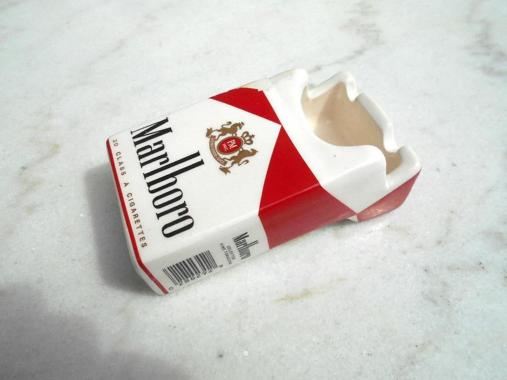 rare cendrier Marlboro en forme de paquet de cigarette, Enlèvement ou Envoi, Utilisé, Cendrier