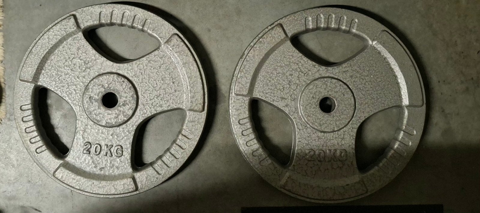 2 Halterstangen 30 mm....20kg per schijf, Enlèvement, Plaques d'haltères