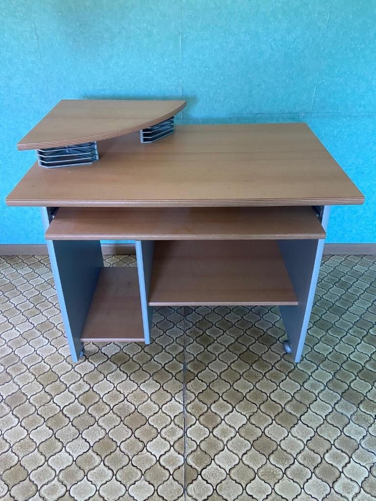 Compact Computerbureau – Uitschuifbare lade/ Monitorverhoger, Ophalen, Opbergruimte, Gebruikt, Hout