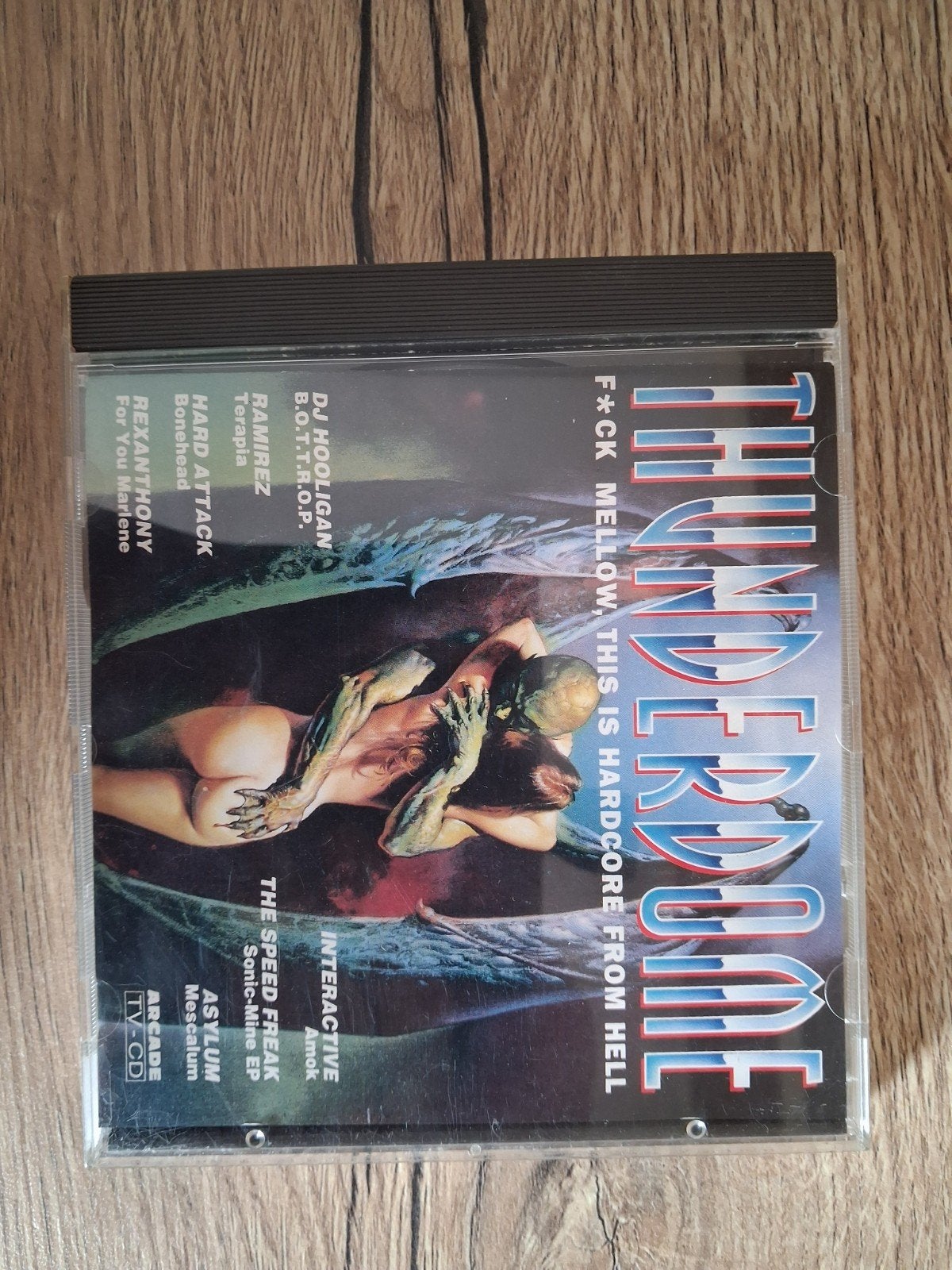 Thunderdome, CD & DVD, Envoi