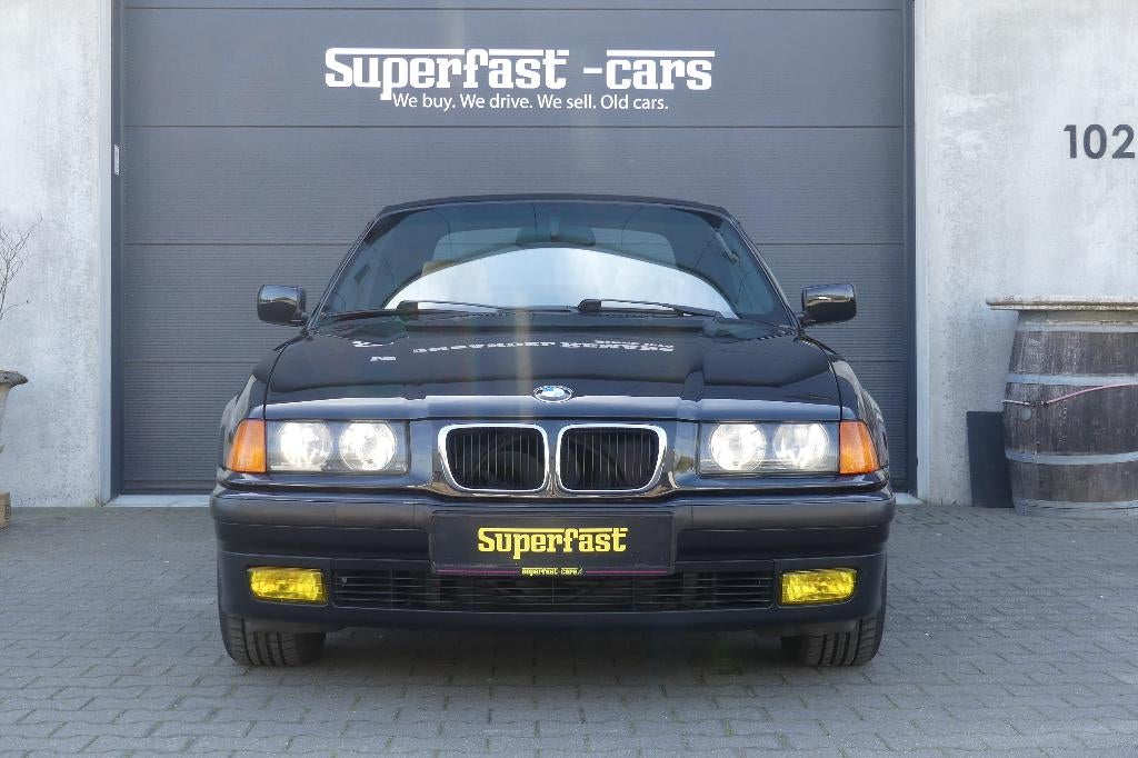 BMW 318i Cabriolet, Auto's, Achterwielaandrijving, Beige, 4 cilinders, Cabriolet
