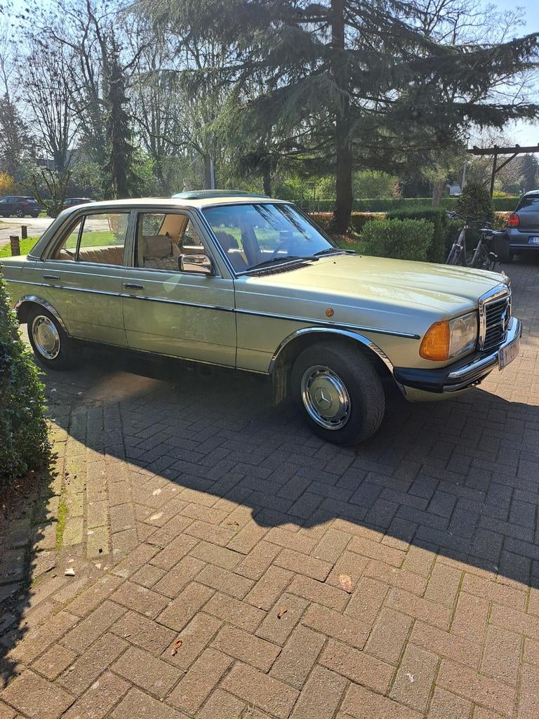Mercedes Benz 240 D Oldtimer, Auto's, 4 zetels, Beige, Particulier, Onderhoudsboekje