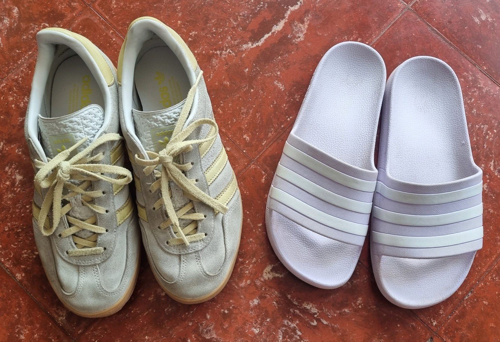 Adidas sneakers en adidas slippers beide maat 40, Ophalen, Wit, Slippers