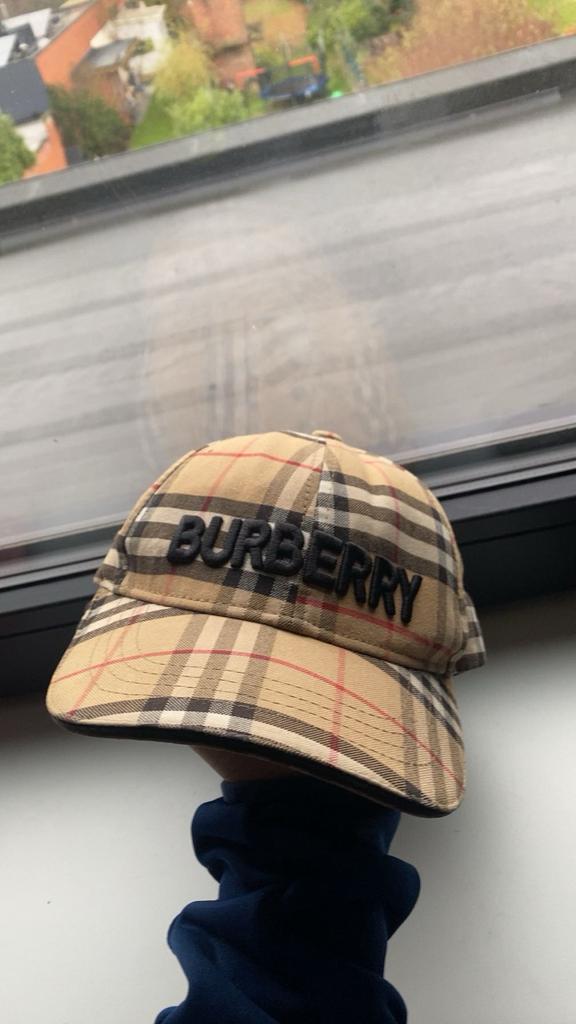 Burberry pet, Ophalen, Zo goed als nieuw, Pet