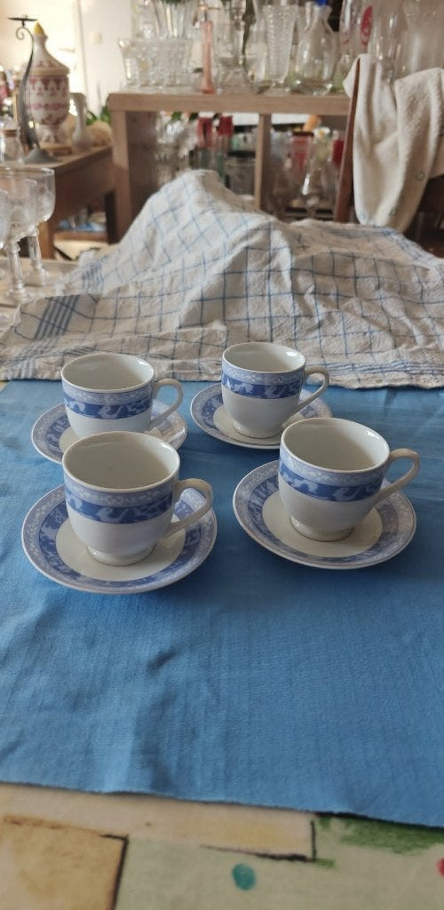 kopje plus onderbordje mokka blauw/wit 4 stuks, Ophalen of Verzenden, Zo goed als nieuw, Porselein, Kop(pen) en/of Schotel(s)