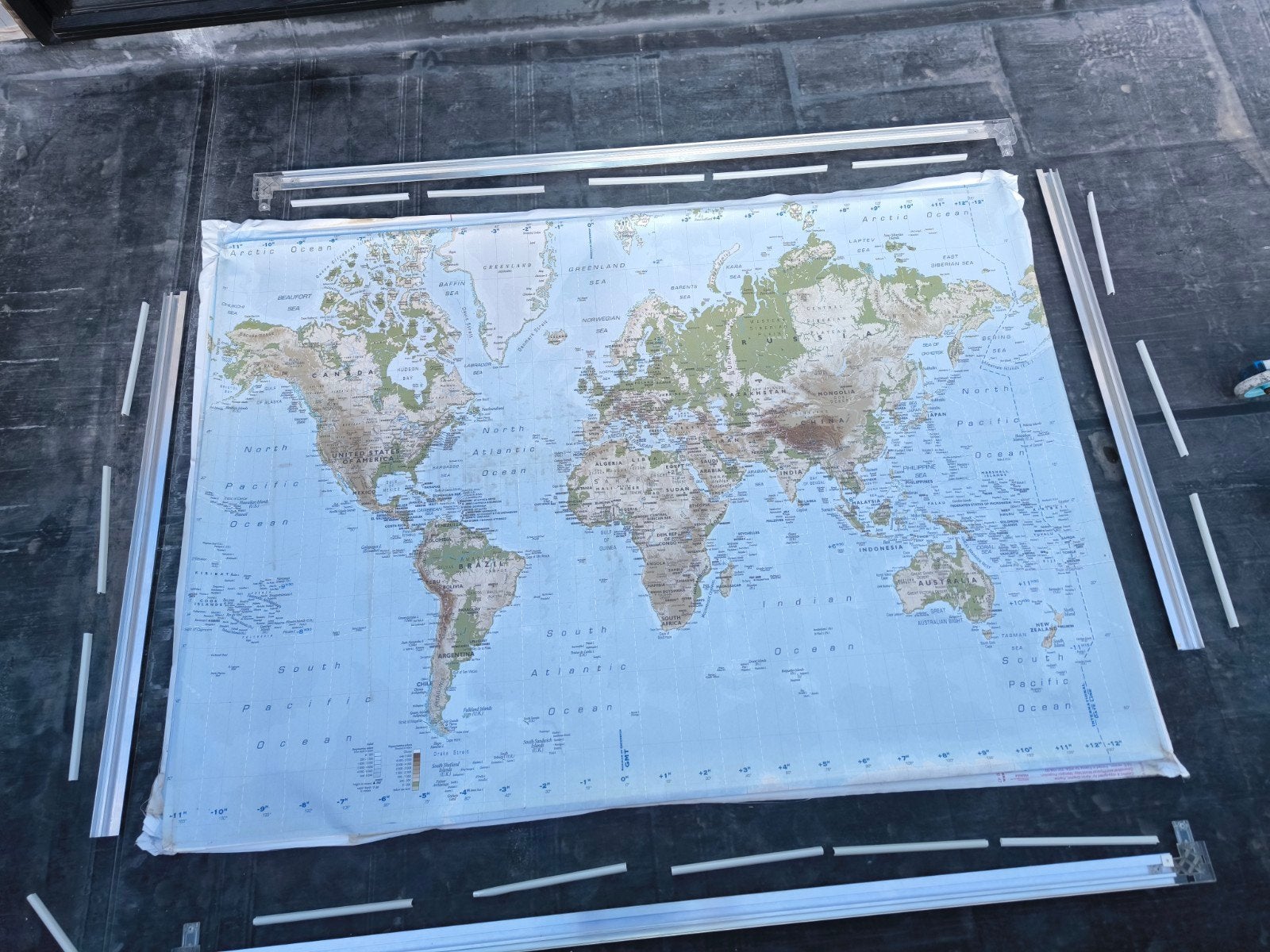 Toile avec carte du monde, Enlèvement, Utilisé, Panneau mural