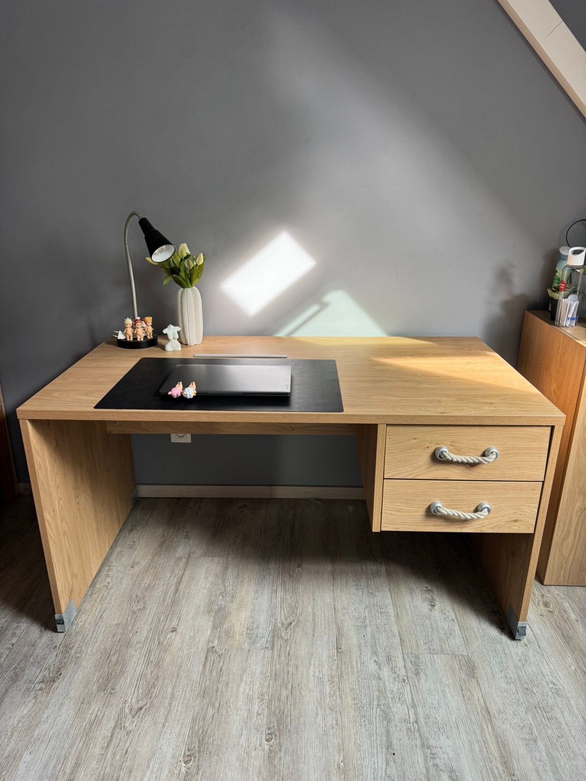 Houten bureau met 2 lades & touwhandvatten (perfecte staat), Ophalen, Hout, 76 cm, Zo goed als nieuw