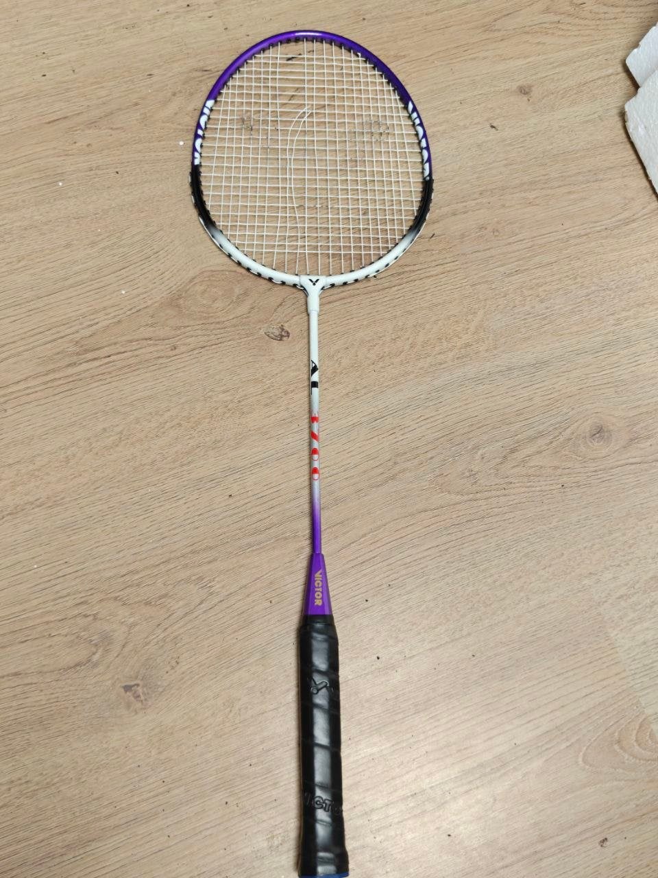 Victor badmintonracket – opknapper, Sports & Fitness, Enlèvement ou Envoi, Utilisé