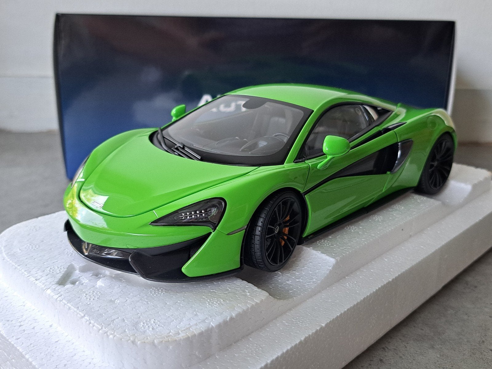 McLaren 570S verte 1/18 AUTOART Neuve, Hobby & Loisirs créatifs, Voitures miniatures | 1:18, Enlèvement ou Envoi, Neuf, Voiture