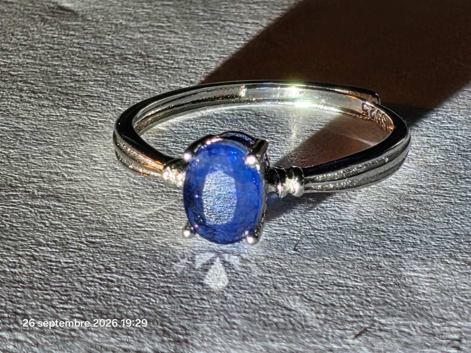 Bague en argent sterling avec saphir bleu de Madagascar, Neuf, Enlèvement, Bleu, Argent