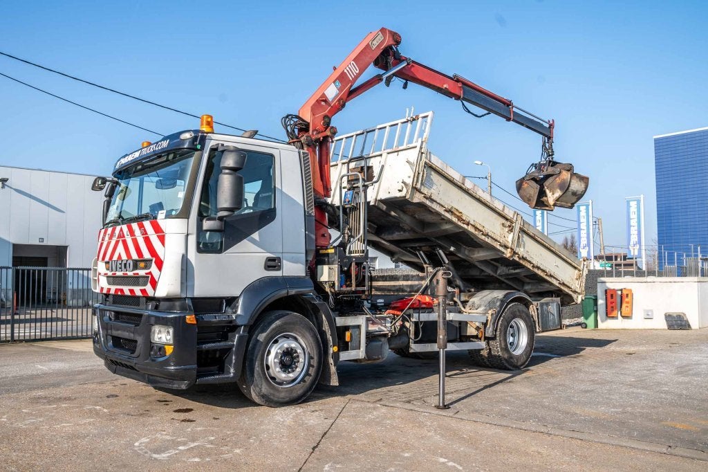 Iveco STRALIS 310- E5 + HMF 1110 K2 (bj 2008), Auto's, Vrachtwagens, Euro 5, Achterwielaandrijving, Iveco, Wit