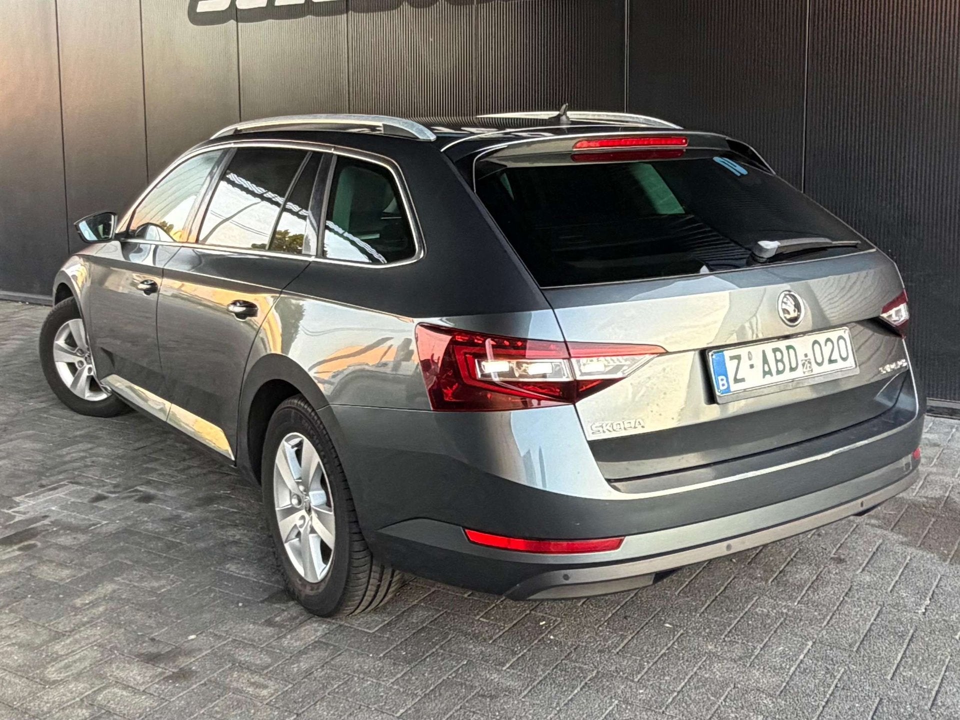 Skoda Superb SW 1.6 CR TDi Corporate Plus Edition DSG, Autos, Argent ou Gris, Achat, Euro 6, Noir