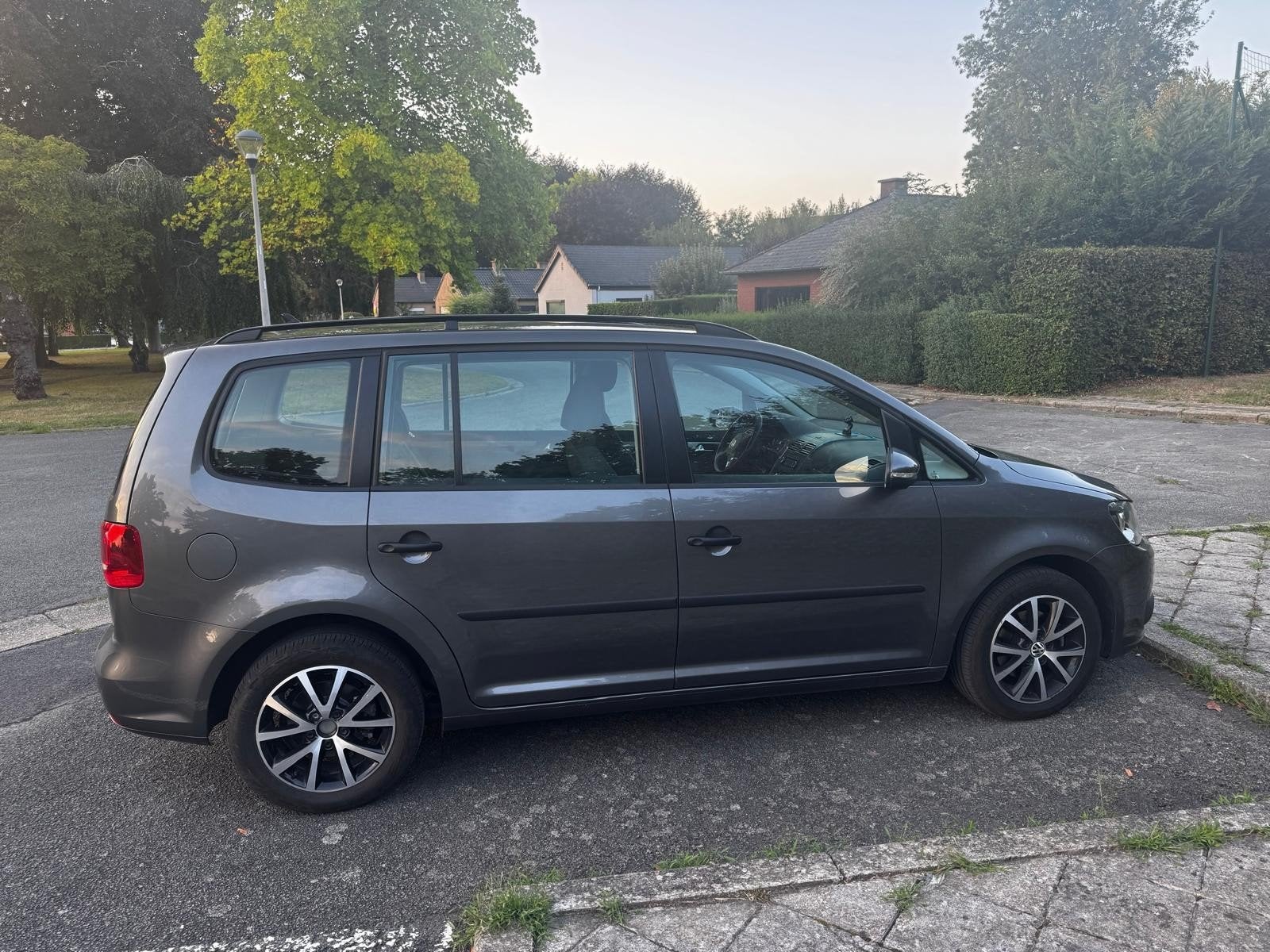 Volkswagen Touran 7500 euro – 0491118567, Auto's, Volkswagen, Euro 5, 5 deurs, Particulier, Overige carrosserie