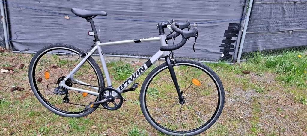 Fiets b’twin 28 inch, Fietsen en Brommers, Ophalen of Verzenden, Zo goed als nieuw, 28 inch