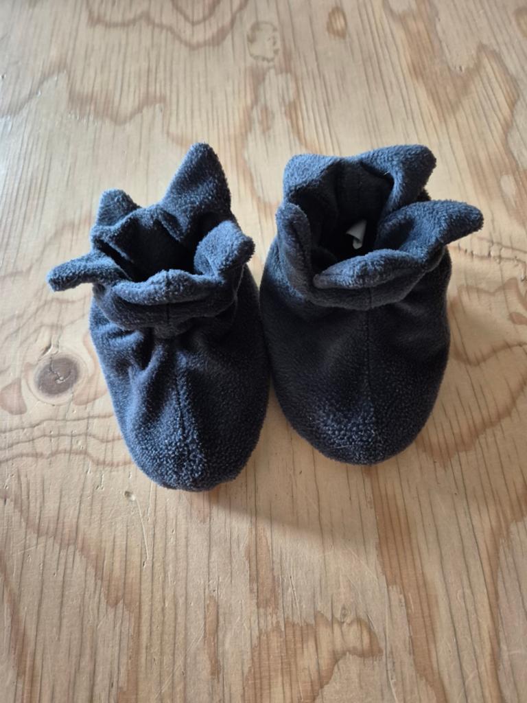 Schattige babyslofjes van 0 - 6 maanden, Ophalen of Verzenden, Zo goed als nieuw, Jongetje of Meisje, Slofjes