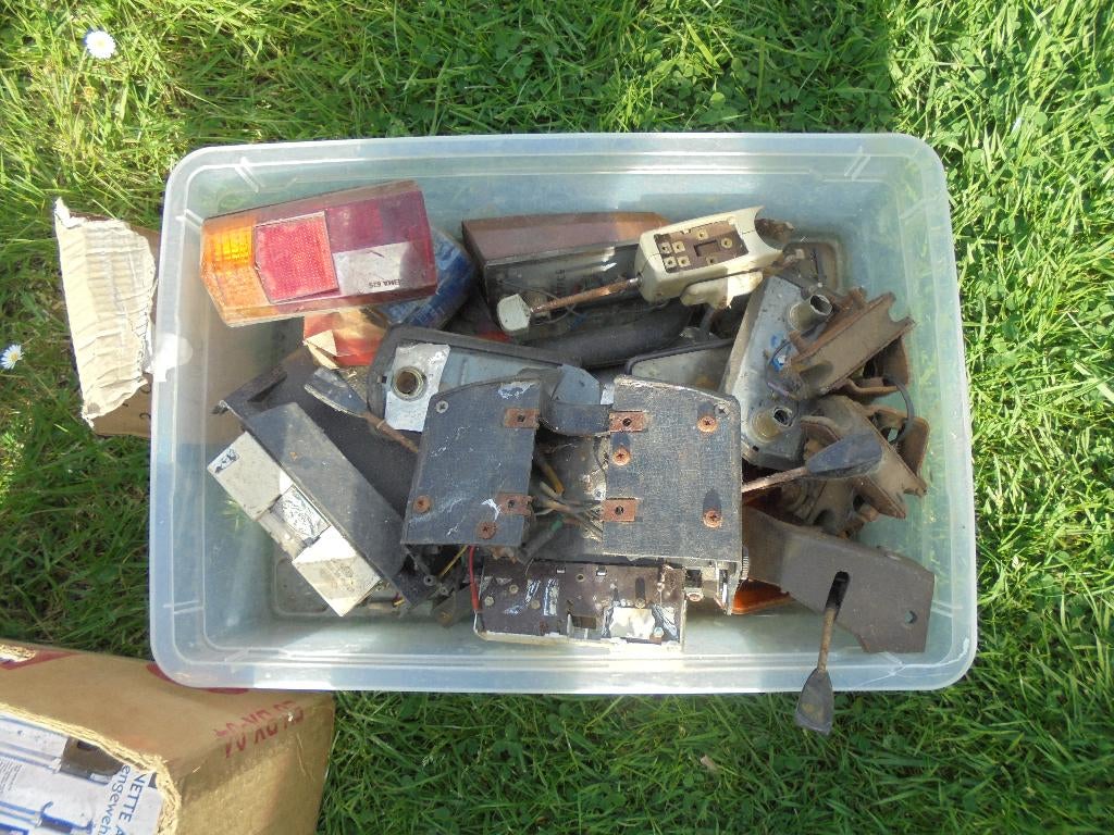 pour oldtimer  citroen 2 chevaux  un petit lot de pièces, Autos : Pièces & Accessoires, Enlèvement, Citroën