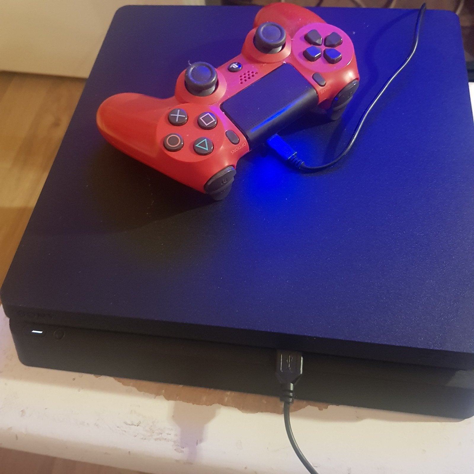 PS4 slim, 500 GB, Avec 1 manette, Enlèvement, Utilisé