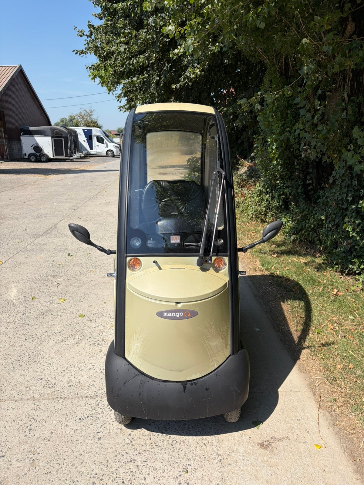 Overdekte elektrische scooter in zeer goede staat, Fietsen en Brommers, Ophalen