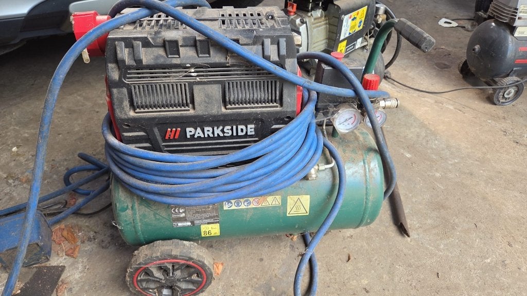 Compressor 8 bar + accessoires, Doe-het-zelf en Bouw, Compressors, Minder dan 25 liter, Ophalen, Gebruikt, 6 tot 10 bar