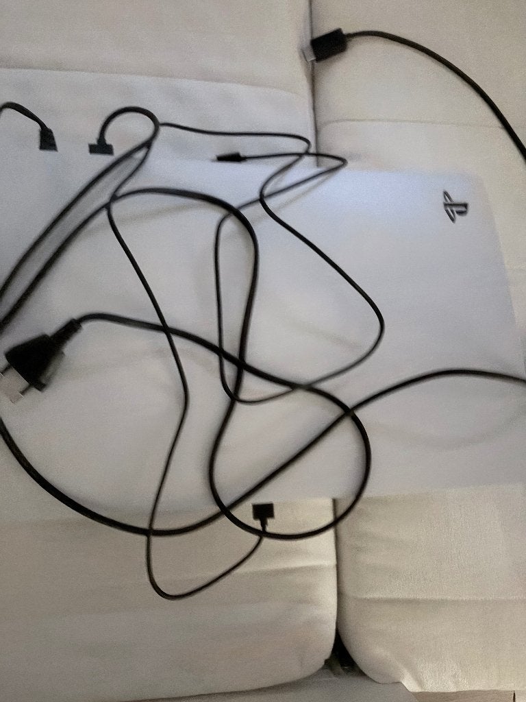 Ps5+headset 3 bakjes 4 video games en  oplader twee bakjes, Games en Spelcomputers, Ophalen, Gebruikt, Overige genres, Eén computer