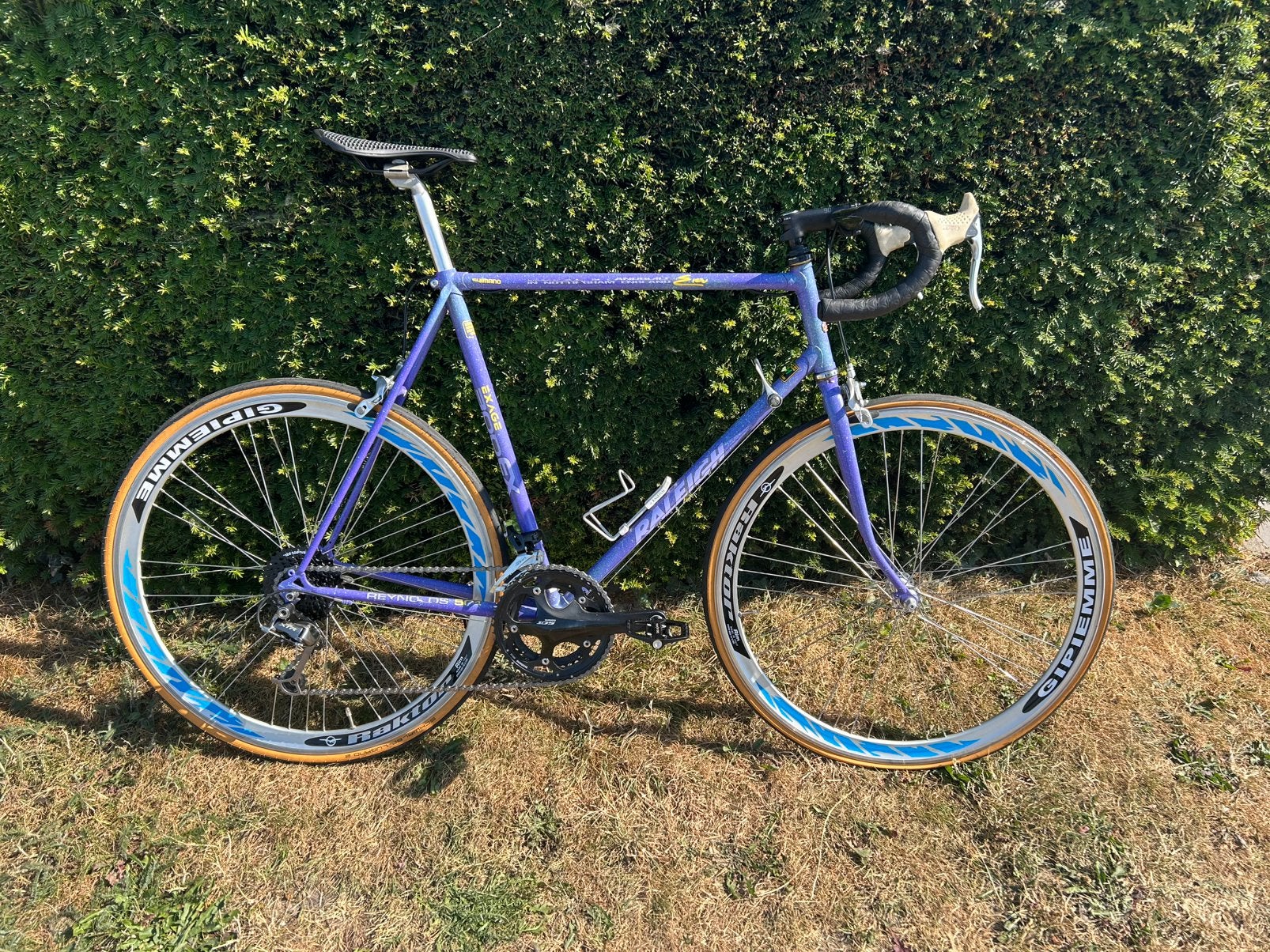 Opgezette retro koersfiets, Ophalen
