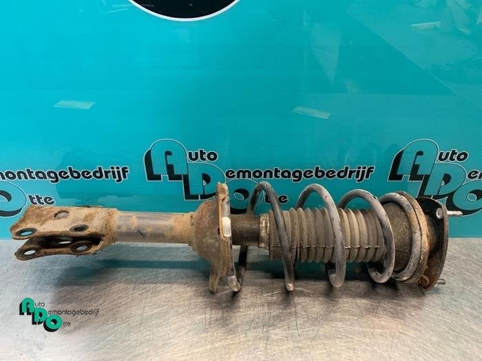 Barre amortisseur avant gauche d'un Toyota Yaris Verso (Yari, -, 3 mois de garantie, Toyota, Utilisé