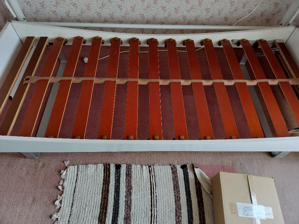 Kaderbed met lattoflex, Ophalen, 90 cm, Eenpersoons, Zo goed als nieuw