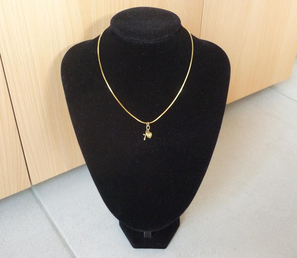 Goudkleurige ronde ketting met kruis en hart hanger, Handtassen en Accessoires, Kettingen, Ophalen of Verzenden