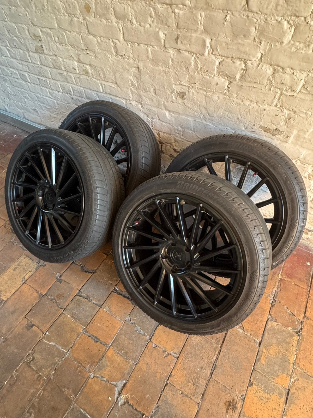 4 jantes KESKIN Ford Mustang 255/40 R19 100Y, Autos : Pièces & Accessoires, Pneus & Jantes, Pneus et Jantes, 4 Saisons, Véhicule de tourisme