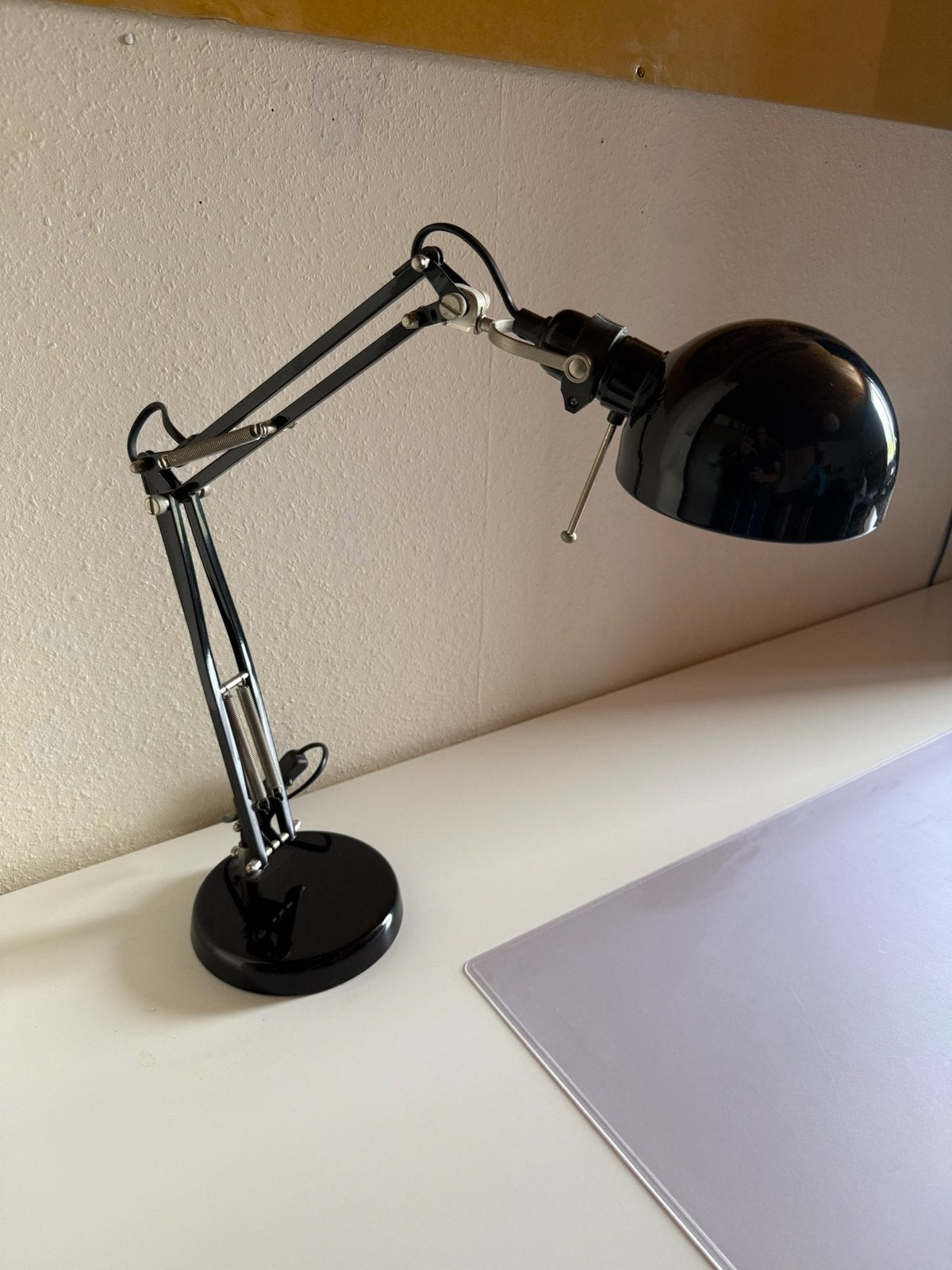 Lampe de bureau IKEA FORSA noire - Excellent état, Lampe de bureau, Comme neuf, Enlèvement, IKEA