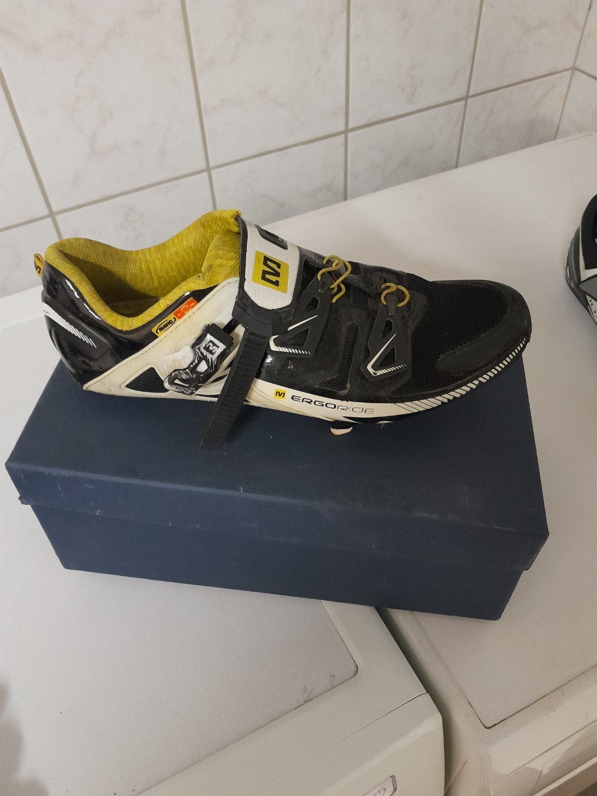 koersschoenen, Ophalen, Schoenen