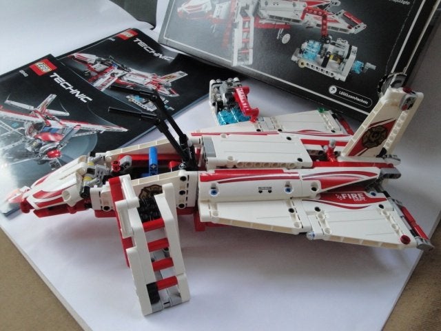 LEGO TECHNIC 42040 Fire Plane complete doos + instructies, Kinderen en Baby's, Lego, Ophalen of Verzenden, Zo goed als nieuw, Compleet