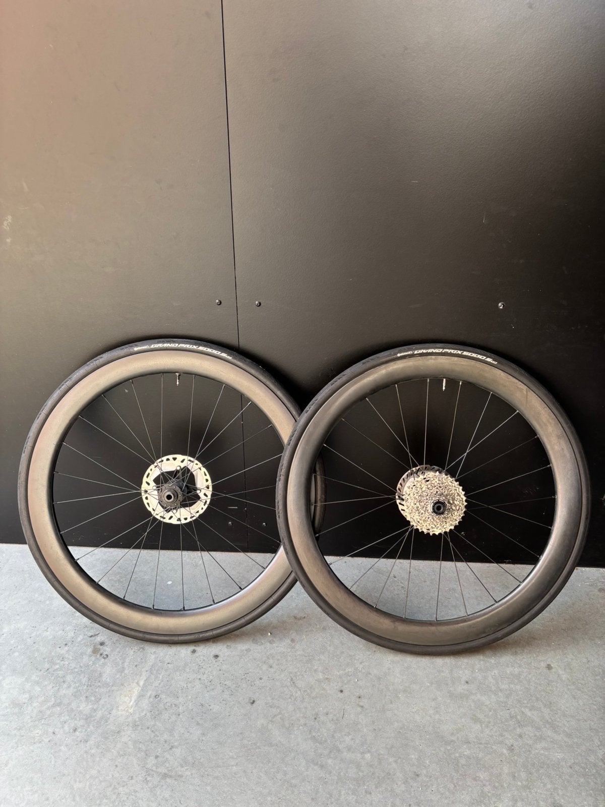 Zelfgebouwde carbon wielset 50 mm | DT Swiss 240 | Tubeless, Fietsen en Brommers, Gebruikt, Racefiets, Carbon, Ophalen