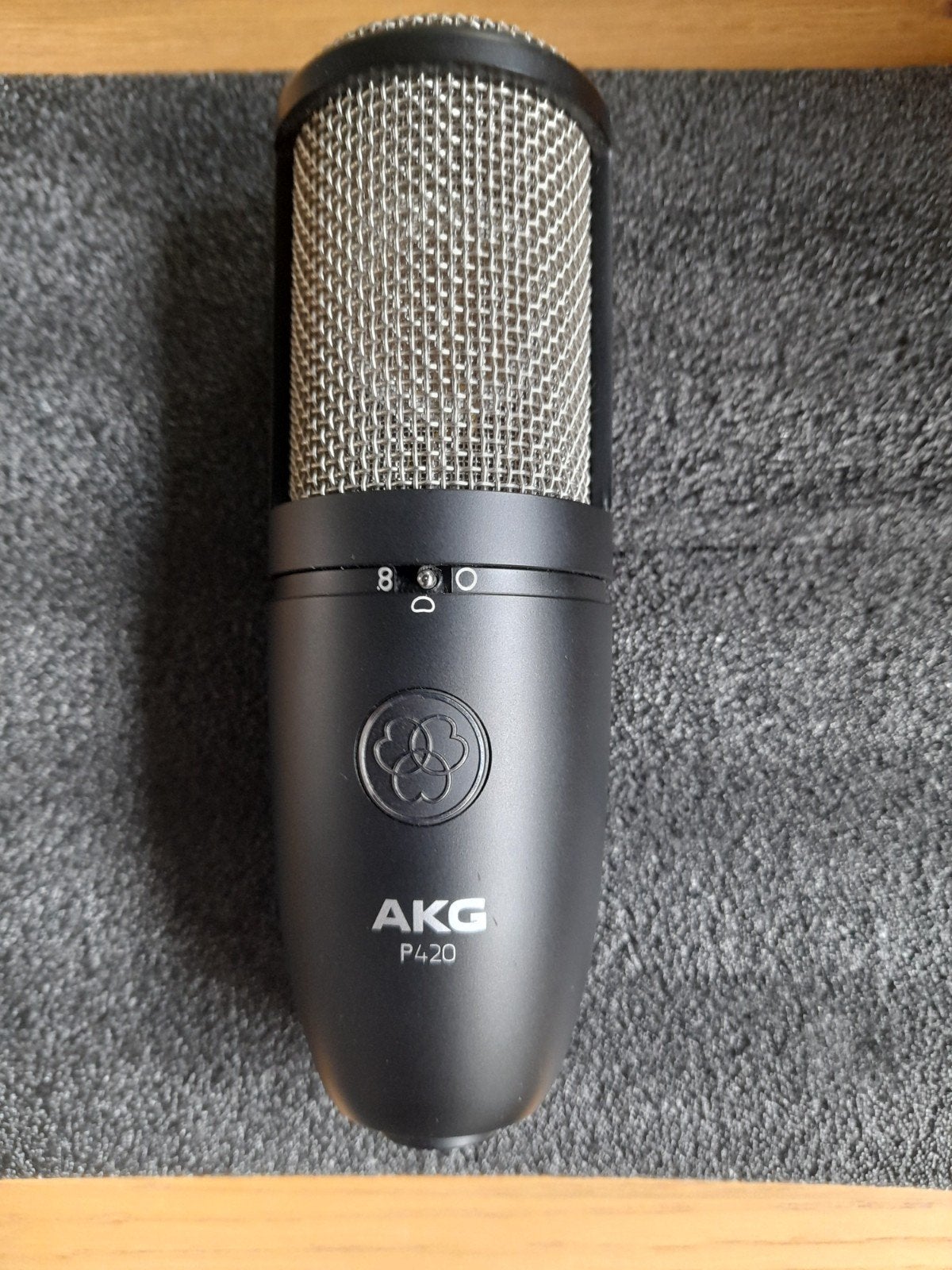 AKG P420 studio condensator microfoon in nieuwstaat!, Muziek en Instrumenten, Microfoons, Ophalen