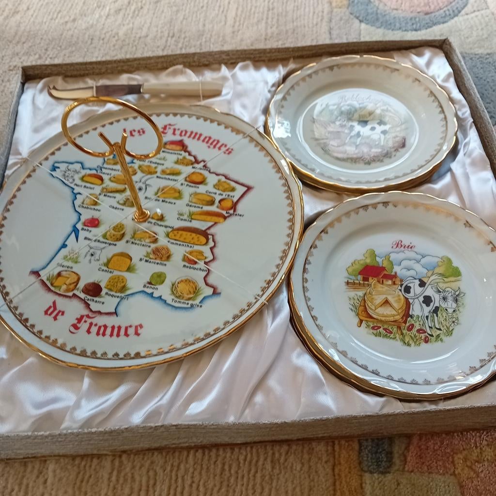 Vintage kaasservies P A R I S 2 porselein 1975, Huis en Inrichting, Ophalen, Zo goed als nieuw, Porselein